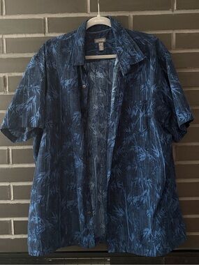 Van Heusen blue summer button up shirt